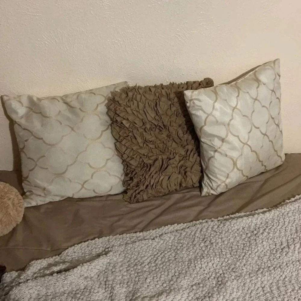Decorative Throw Pillow Set 5 Piece Neutral Cream Brown Trellis Ruffle Texture